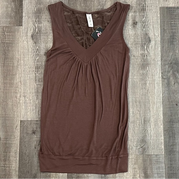 Vivo Tops - New Junior’s Large Brown Sleeveless V-Neck Lace Back Blouse
